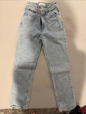 Abercrombie Light Wash the 90’s Straight Leg ultra high rise Jeans 24R